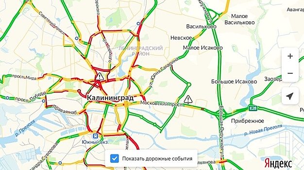 Из-за снегопада транспорт Калининграда забуксовал в восьмибалльных пробках  