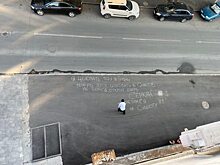 Прилетевший в Россию турок написал на асфальте послание своей возлюбленной