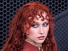 Певица объяснила желание прикрепить платье к пирсингу сосков на «Грэмми»