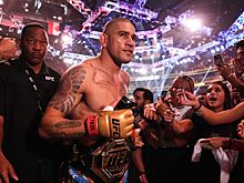 Даниэль Кормье проверил навыки Алекса Перейры в борьбе