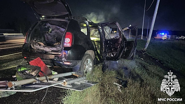 Легковушка вспыхнула после ДТП в Кемерове