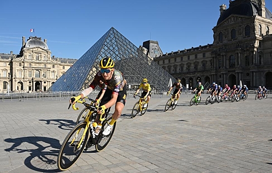 Датчанин Вингегор впервые в карьере выиграл "Тур де Франс"