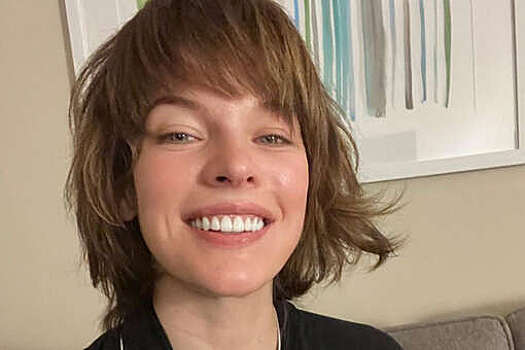 46-летняя Милла Йовович показала фото без макияжа и в пижаме