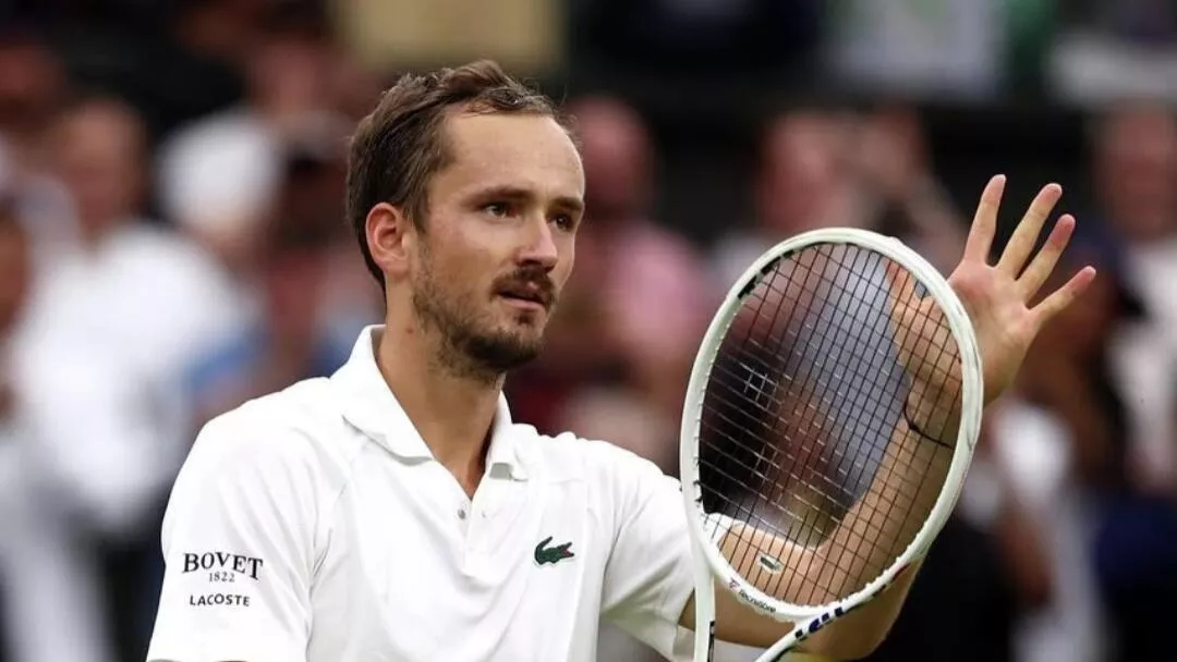 Теннисист  Даниил Медведев снялся с турнира в Меце