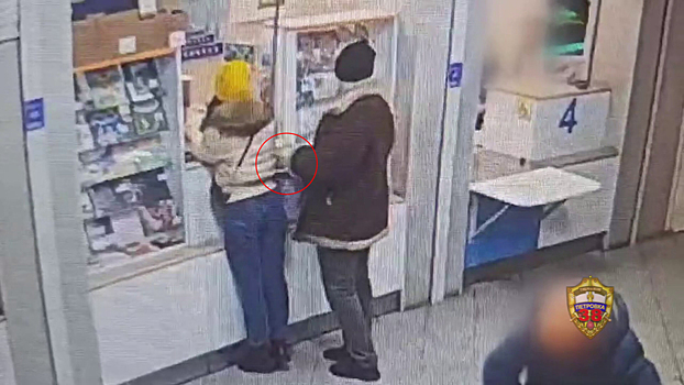 Вора-карманника задержали после хищения смартфона у женщины в почтовом отделении на востоке Москвы