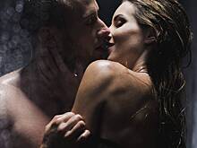 Названы неочевидные позы для секса в душе