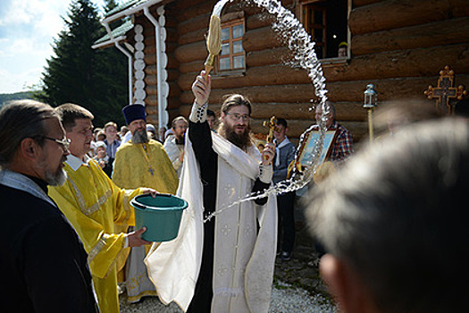 РПЦ предложила установить монополию на слово православный
