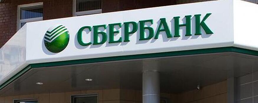 Россияне начали возвращать валюту в банки