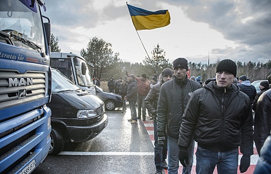 В Закарпатской области снимают блокаду с российских грузовиков