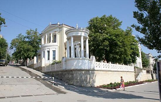 Министра спорта Крыма осудили за фото из Феодосии времен Украины