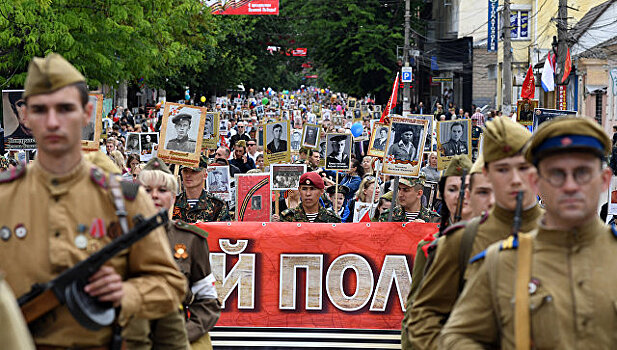В Ялте День Победы отметили митингом и военно-исторической реконструкцией