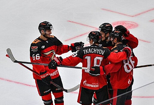 «Авангард» пропустил 4 шайбы от «Металлурга» и допустил 19 бросков в створ своих ворот в 1-м периоде