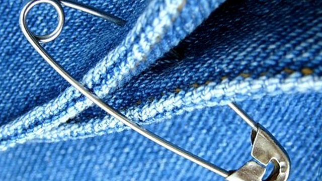 Как правильно носить булавку от сглаза