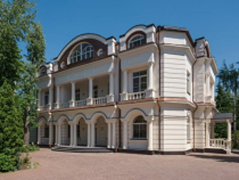 Коттедж на Рублевке предлагается в аренду за 4,5 млн рублей