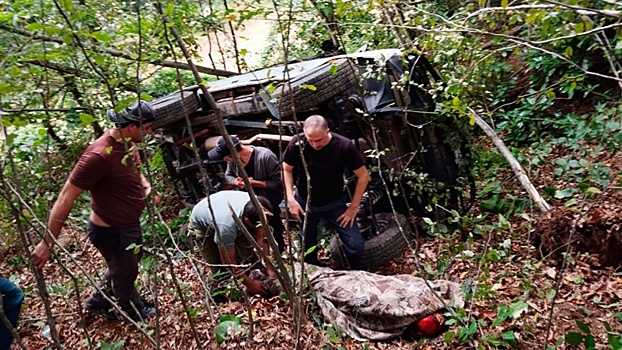 В Абхазии при падении машины в ущелье погибла российская туристка