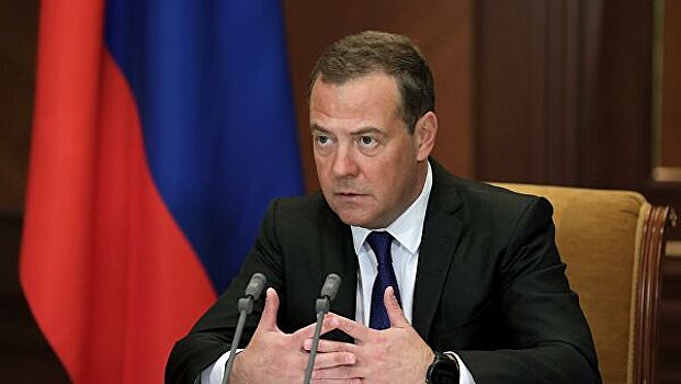 Медведев рассказал об оборотной стороне онлайн-активности в пандемию
