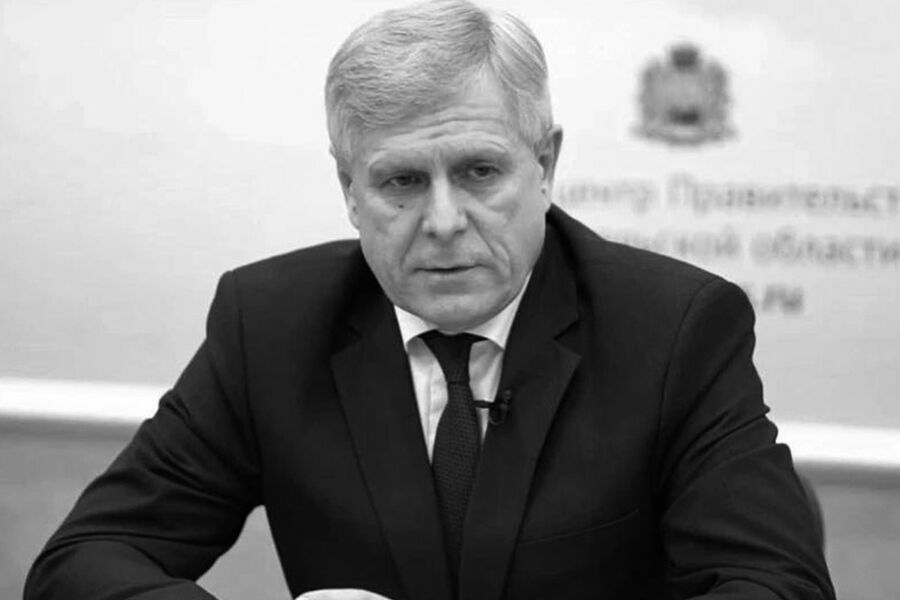 Замглавы администрации Архангельской области умер во время игры в хоккей