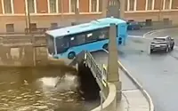 Задержан водитель упавшего в реку в Петербурге автобуса