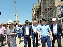 Вице-губернатор Анна Минькова оценила работы по строительству поликлиники в Выселковском районе