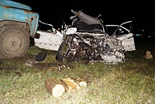 В Краснодарском крае Mercedes столкнулся с грузовиком: три человека погибли