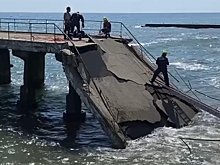 Причал с рыбаками обрушился в Алуште