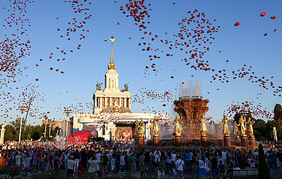 Shaman и Лепс выступили на церемонии закрытия выставки "Россия"