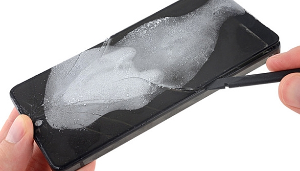 Смартфон Essential Phone не подлежит ремонту