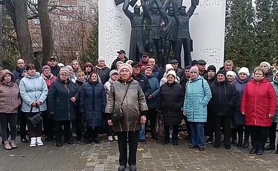 «Нашего села нет, одни руины»: жители Кореневского района записали видеообращение