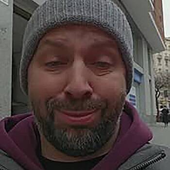 Уехавший из России в Европу комик пошутил про «славянский взгляд»