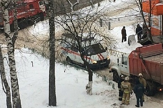 В Нижнем Новгороде грузовик насмерть задавил пенсионера во дворе
