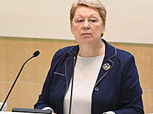 Васильева поддержала запрет на телефоны на уроках