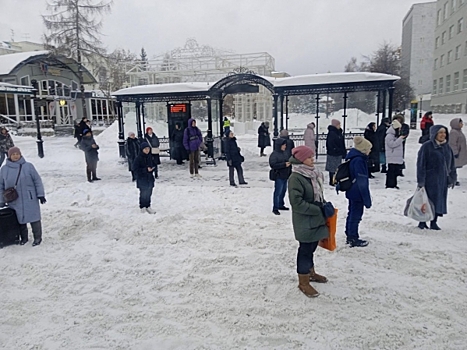 Коммунальщики Нижневартовска не успевают расчищать город от снега: «Становится очень небезопасно»