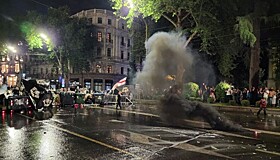Протестующие в Тбилиси повредили здание парламента