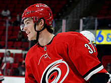 «Эти парни сделали свою работу». Главный тренер «Каролины» — об игре Свечникова и Ахо