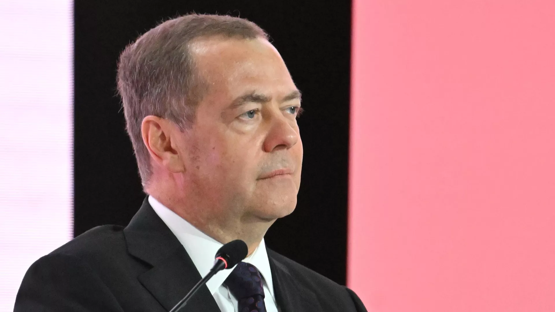 Медведев высказался о позиции России на переговорах по Украине