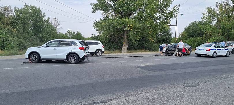 В Брюсселе водитель автомобиля врезался в летнюю веранду кафе