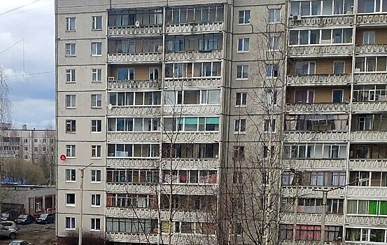 В Карелии из окна многоэтажки выпал мужчина – это уже третий случай за неделю