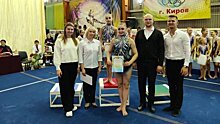 Кировские акробаты завоевали золото на областных соревнованиях