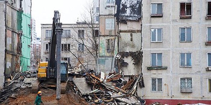 Депутат МГД встретился с жителями дома в Перово, которые просят включить их здание в программу реновации