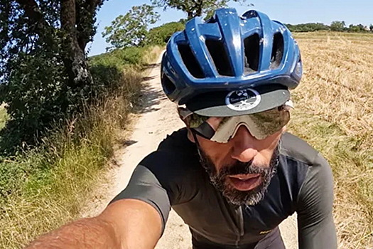 Арестованный в Приморье велопутешественник из Франции выучил слова на русском