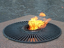 Старооскольские вандалы сожгли траурные венки на Вечном огне