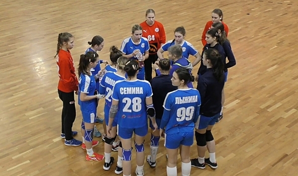 Юные волгоградские гандболистки снова обыграли «Ставрополье-СУОР»