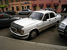 Россиянин восемь лет катался по поддельным правам. В итоге его даже не посадили