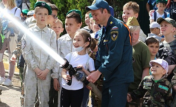 Юные рукопашники Севастополя познакомились с работой пожарных