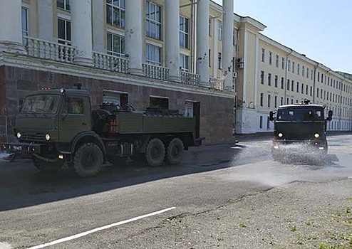 Во Владивостоке военнослужащие ТОФ провели дезинфекцию территории ТОВВМУ
