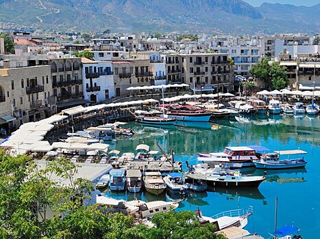 Кипр ввел новые ограничения для невакцинированных жителей и туристов
