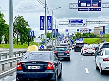 Огромная пробка растянулась на востоке КАД в Петербурге: причина затора