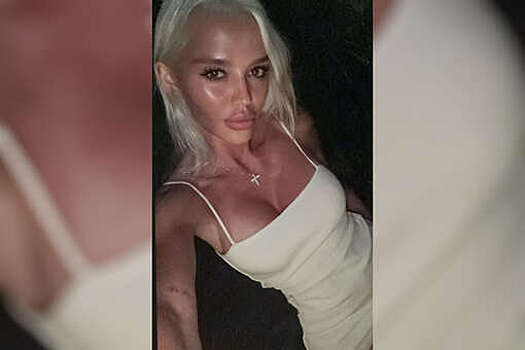 Бывшая Кокорина Валитова показала грудь в обтягивающем платье с декольте