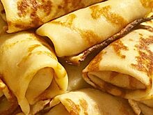 Вкусные тонкие блинчики с луком и яйцом.