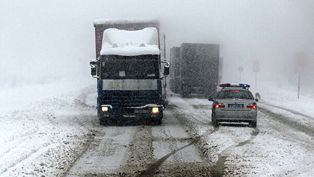 В Самарской области закрыли дорогу к Оренбургу из-за ветра и метели